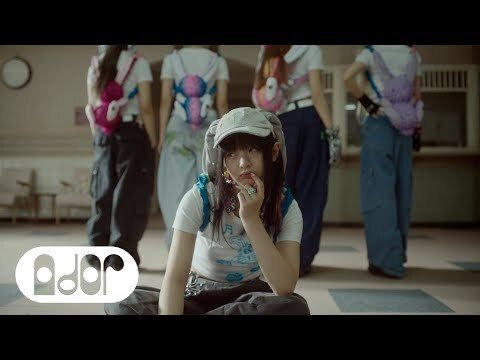 NewJeans- 1st Single: OMG ( Message Card 版｜CD ) 內頁 1