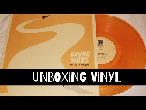 [LP] 火星人 Bruno Mars- Doo-Wops & Hooligans (限量橘膠) 內頁 1