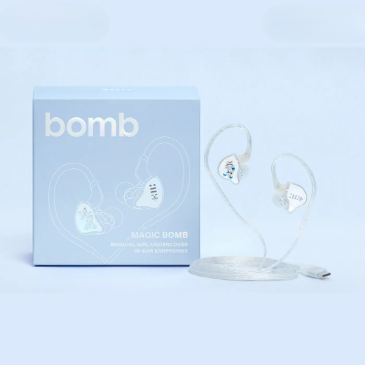 ILLIT - 迷你三輯: Bomb【Merch 版】（CD｜耳機） 封面