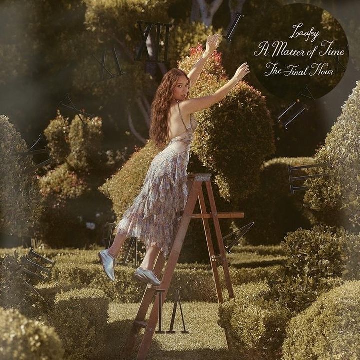 Laufey - A Matter Of Time: The Final Hour 【葛萊美提名 Deluxe 版｜水彩雙彩膠】（黑膠唱片 LP） 內頁 1