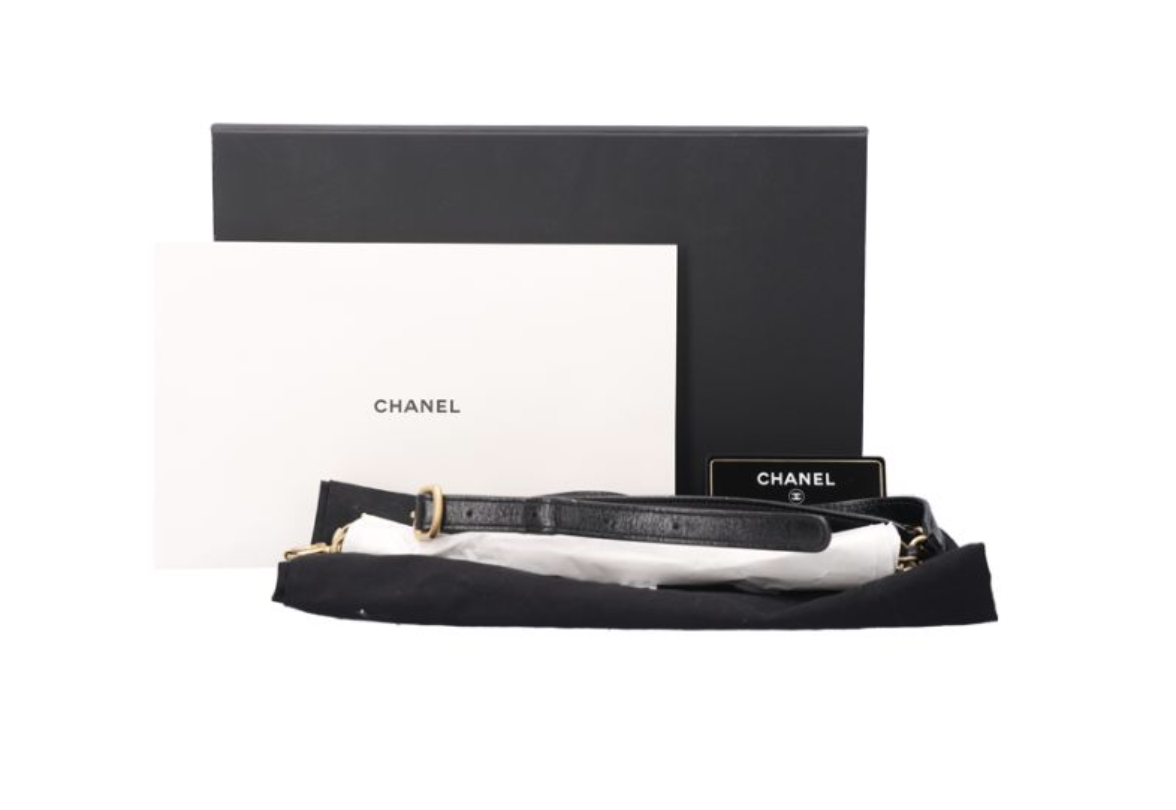 CHANEL 香奈兒 黑色皮革圓餅包 金扣 A919466