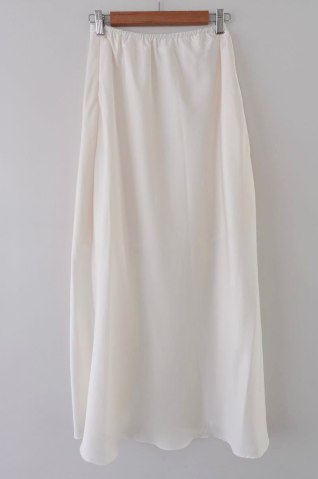 Adelio 微光澤緞面半身裙（三色）16