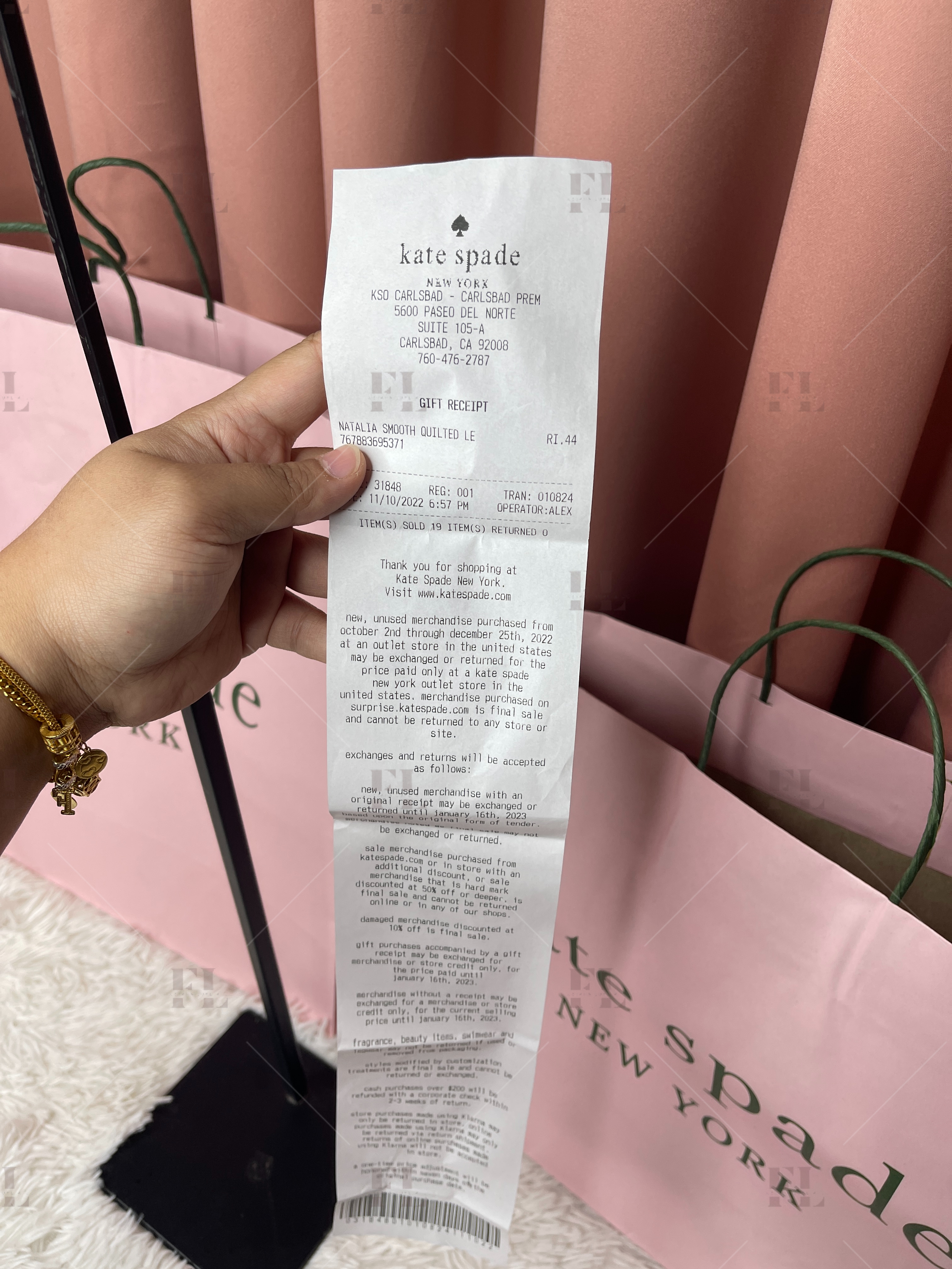 "Sis, kalau beli dengan sis dapat gift receipt kan? Senang i nak check authenticity"