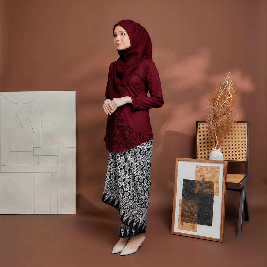 MAHSURI_W_BURGUNDY(LEFT)