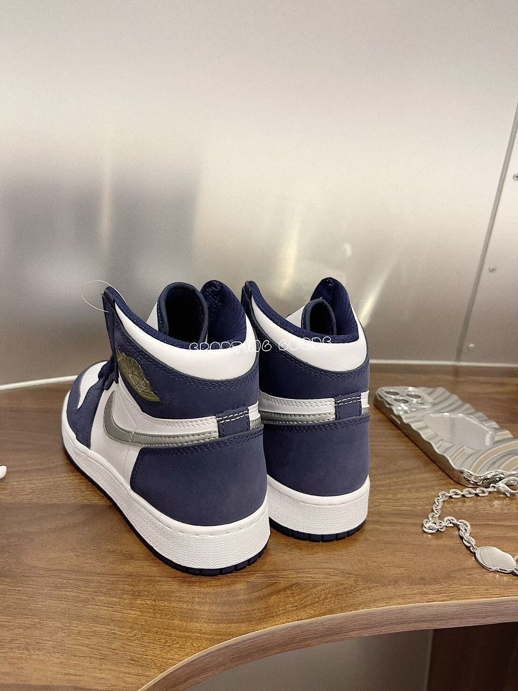 LINE_ALBUM_575441-141_260402_3