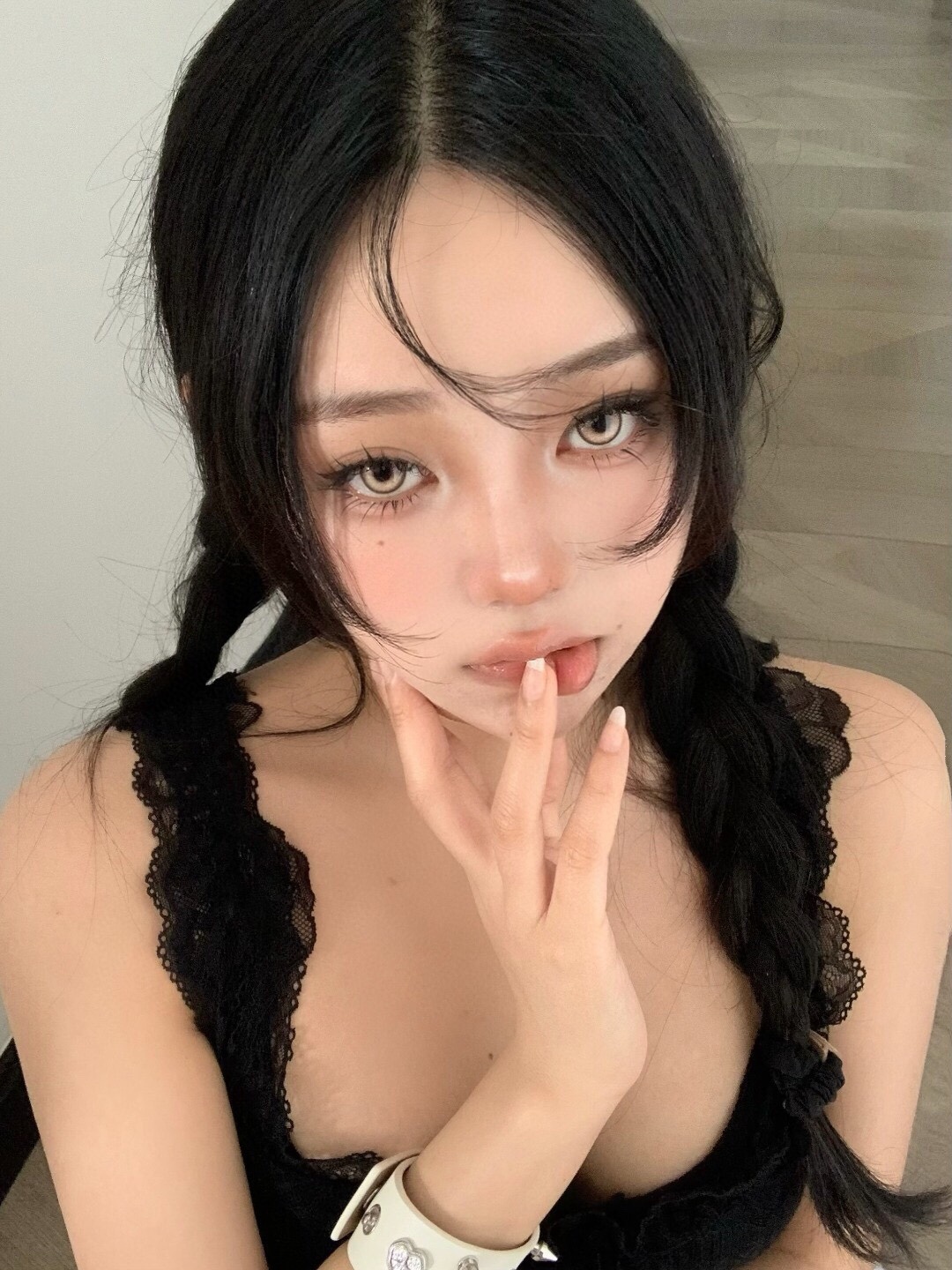 1739777215430