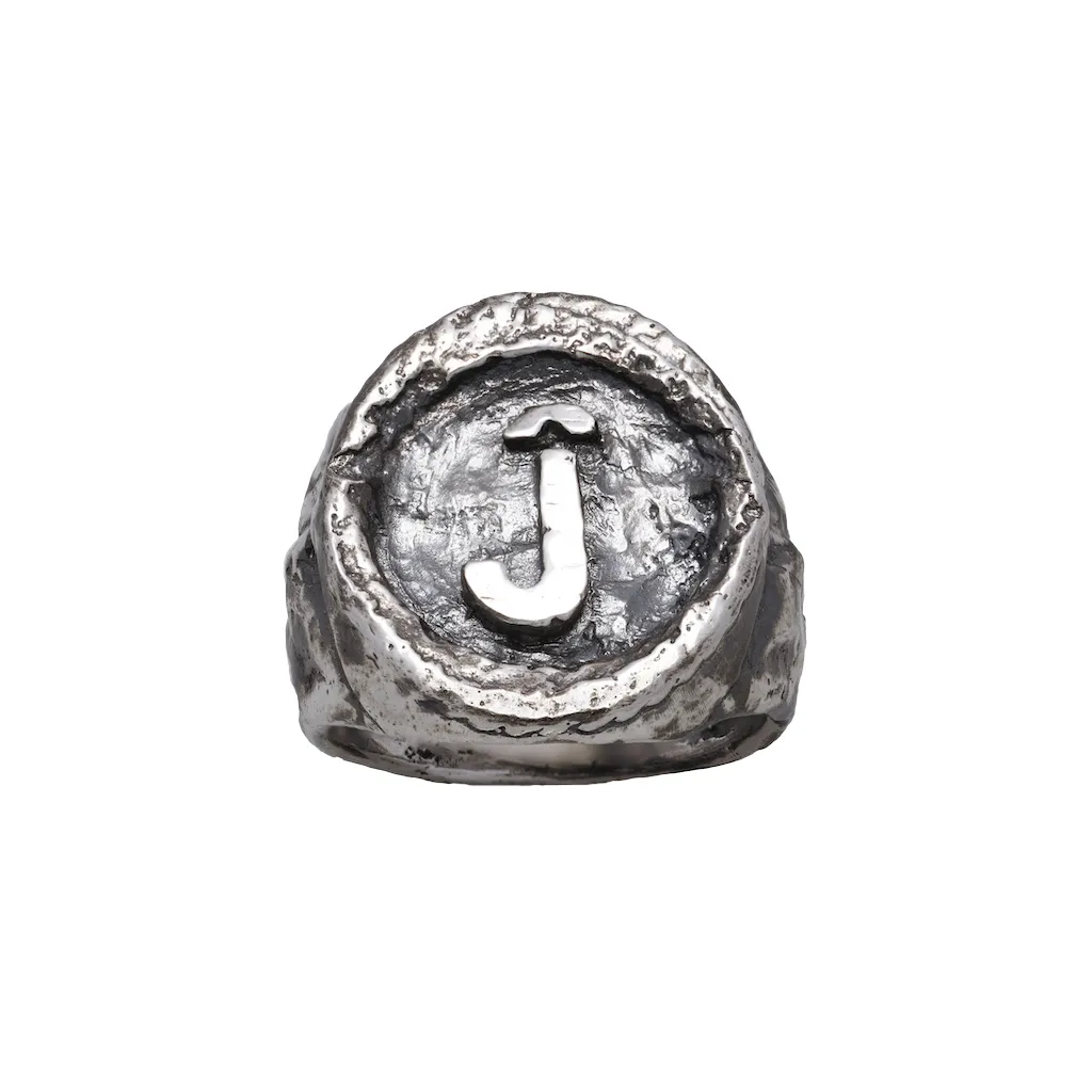 Ĵ signet ring - black