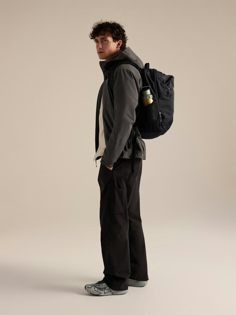 F26-X000010643-Mantis-26-Backpack-Black-Hover