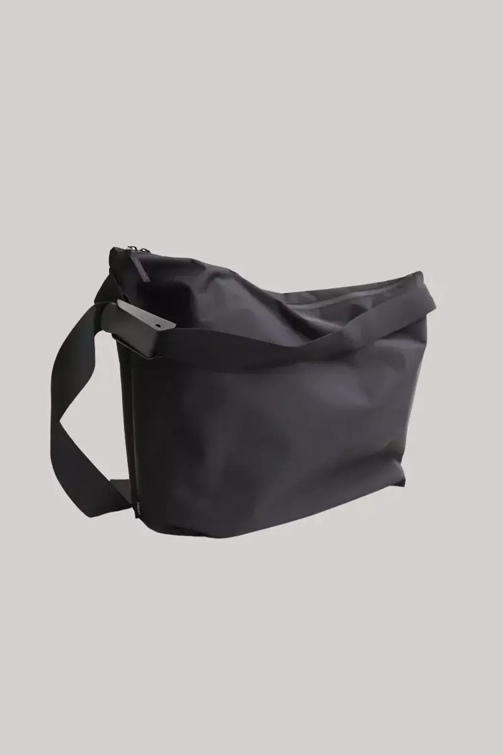 meltum NYLON MESSENGER BAG / 簡約防水尼龍郵差包– day tripper