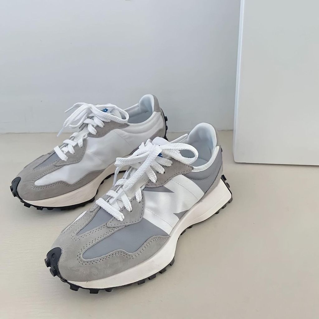 New Balance 327