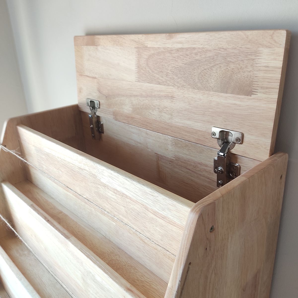 Montessori vs Traditional Kids Furniture: Which Is Better for Your Child?