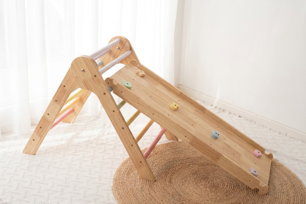 Pikler triangle and slide