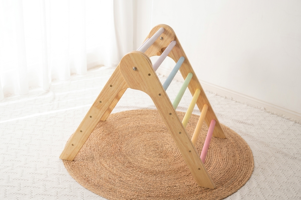 Pikler triangle and slide