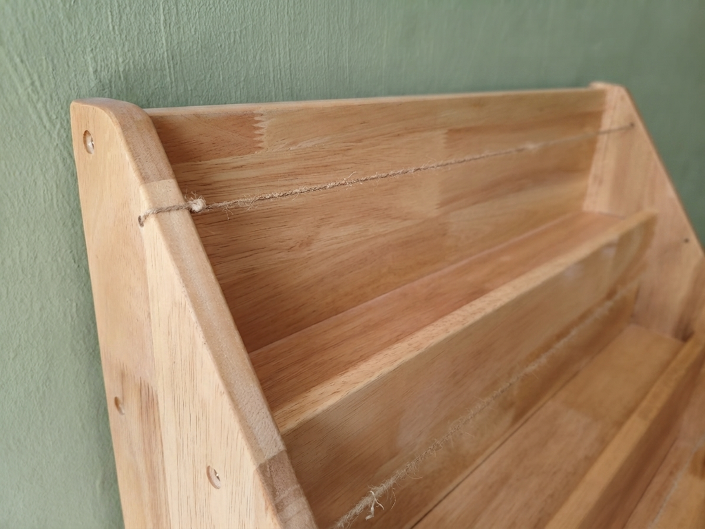 Montessori front facing bookshelf