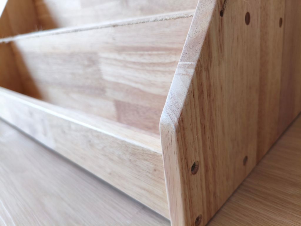 Montessori front facing bookshelf