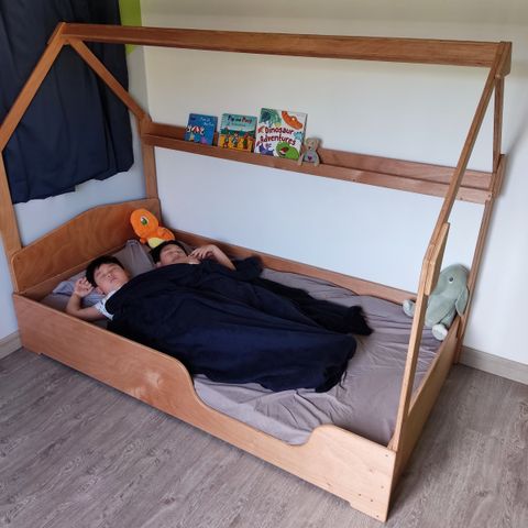 Unicraft Montessori flippable floor bed