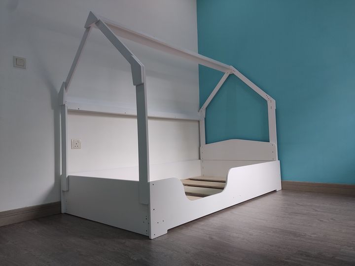 Unicraft & Decor Flippable floor bed in white finish - safe, versatile kids' bed with high and low sleeping options