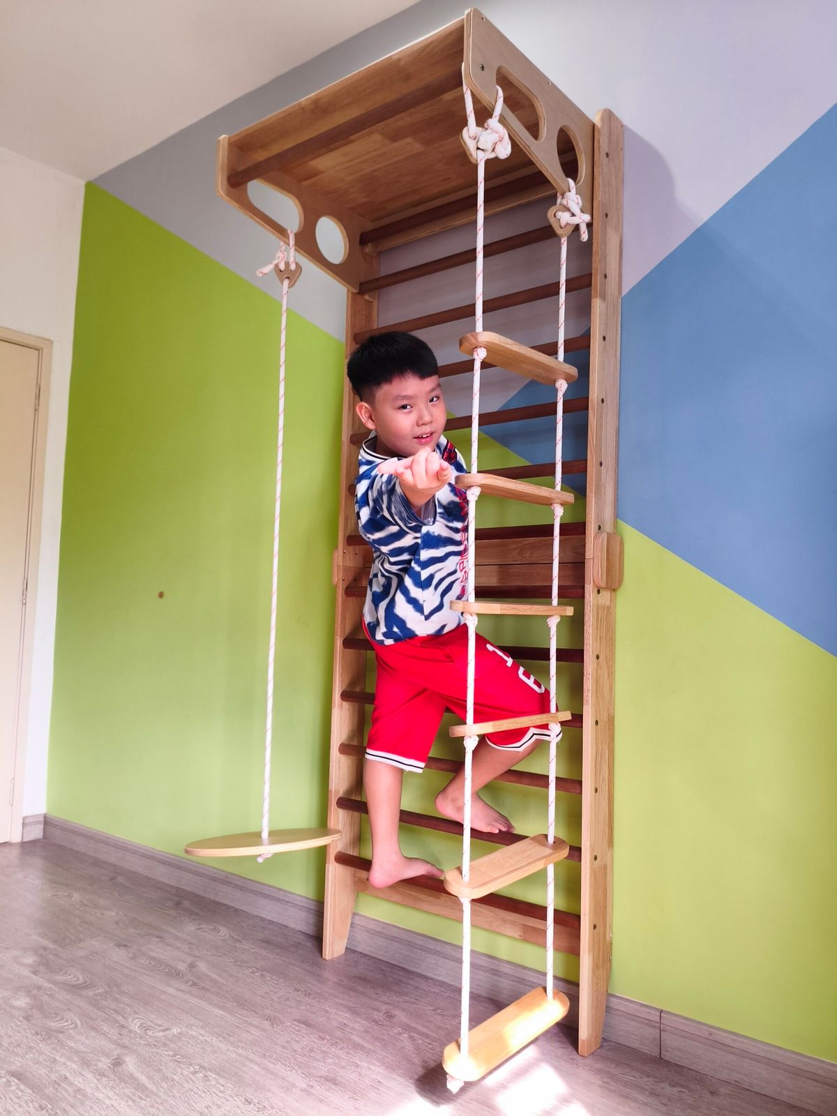 How the Montessori Method Helps Children Thrive in Today’s Device-Driven World