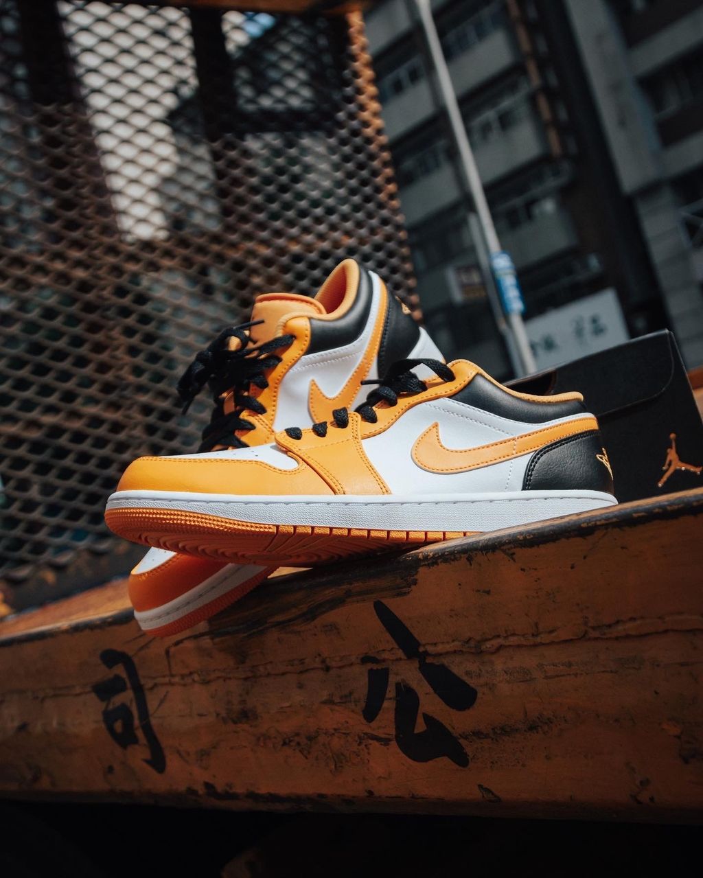 NIKE AIR JORDAN 1 LOW TAXI 計程車 黃黑 553558-701
