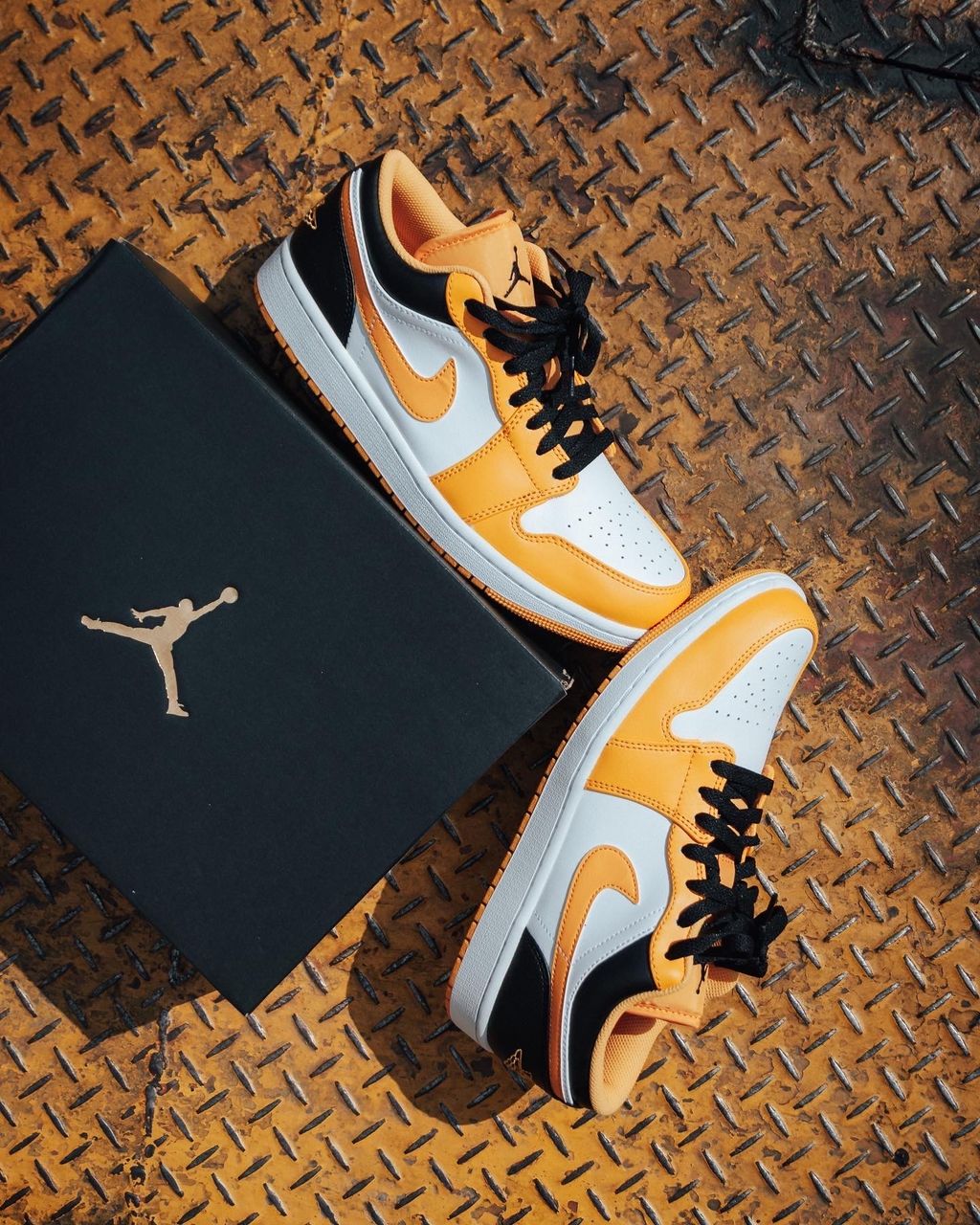 NIKE AIR JORDAN 1 LOW TAXI 計程車 黃黑 553558-701