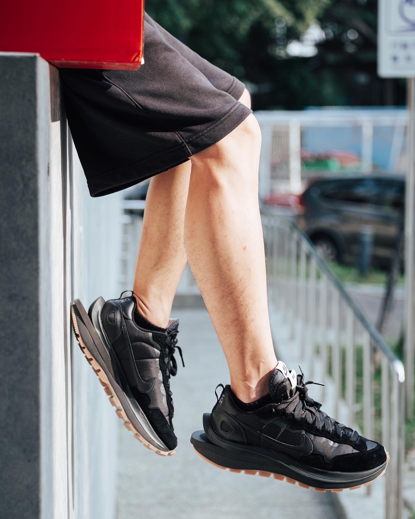 sacai x nike vaporwaffle black
