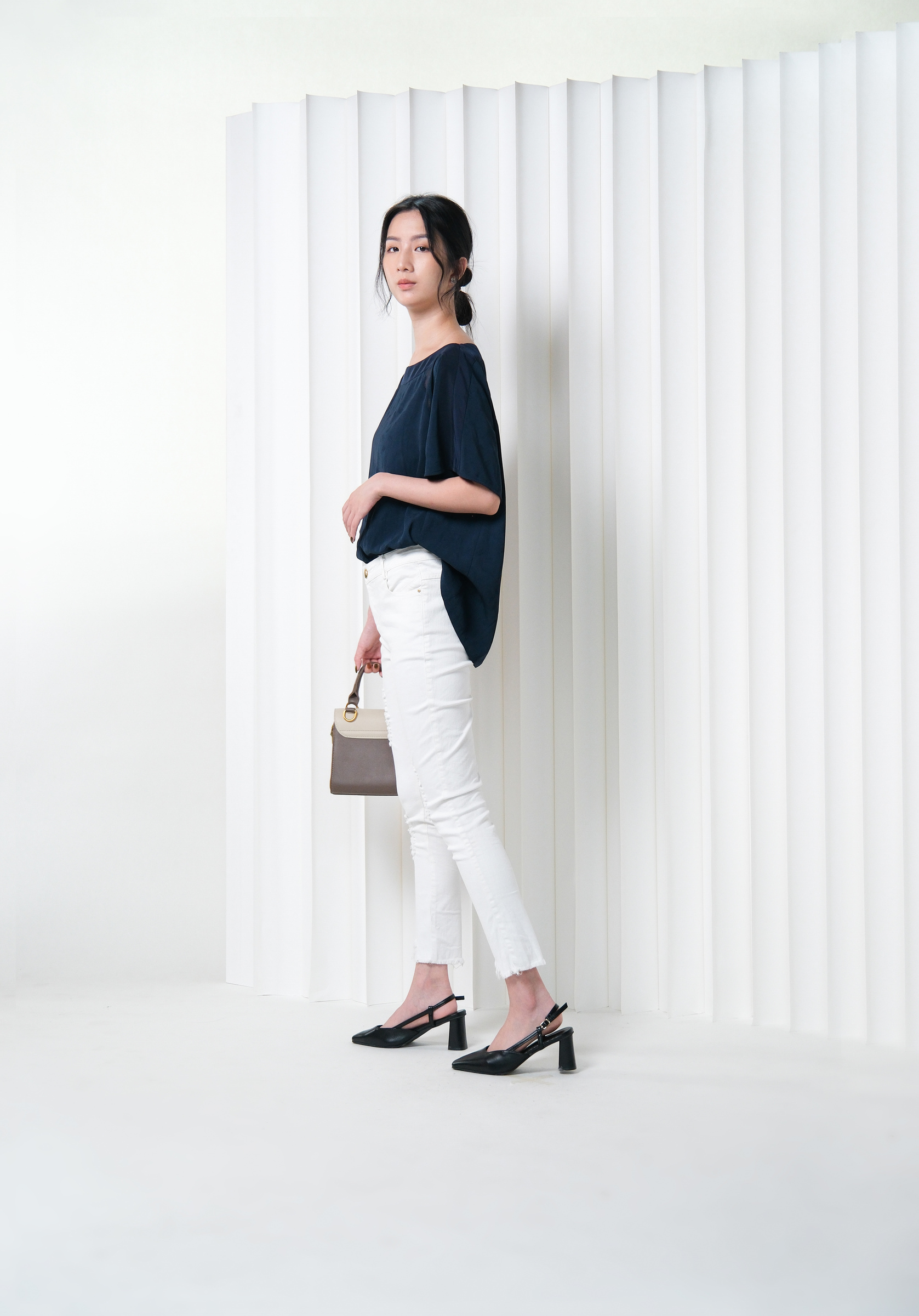 LAI.SH /2023SS/三角透視圓領短袖上衣-藏青藍2