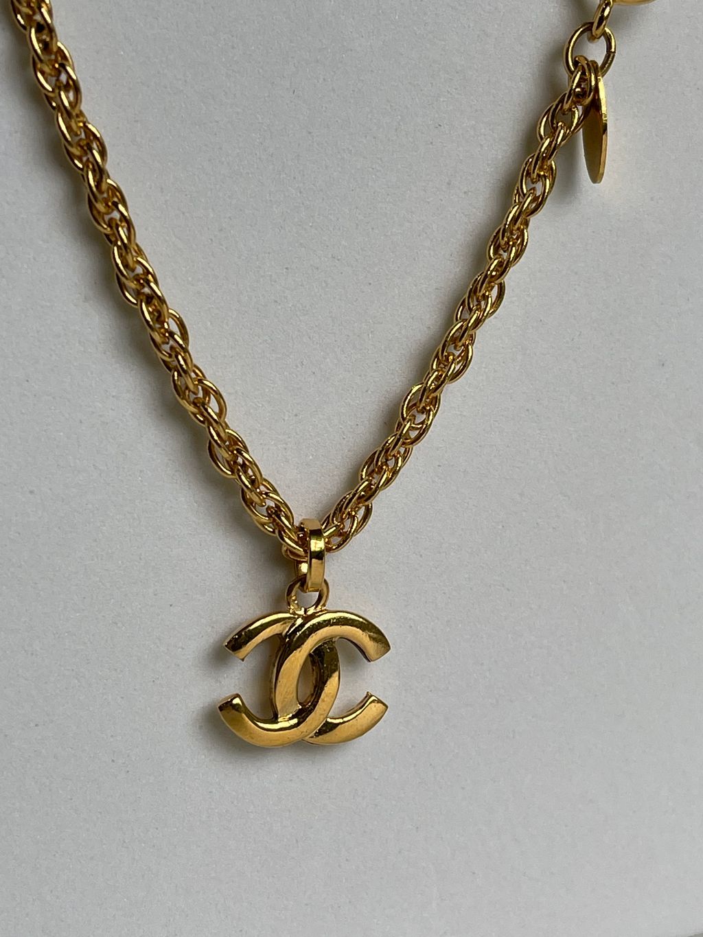 Vintage Chanel classic CC gold necklace – Livz Vintage