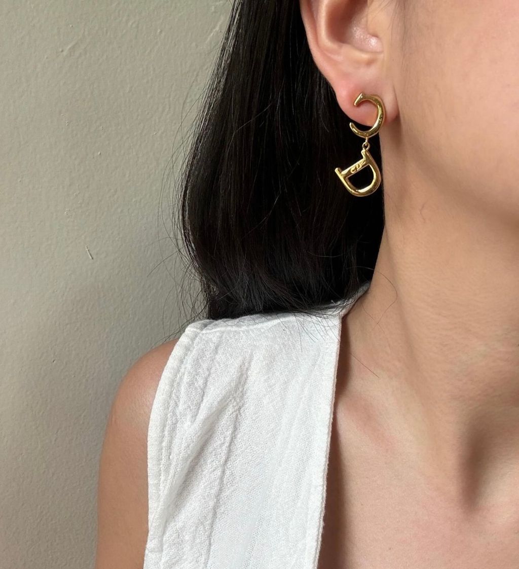 Vintage Dior CD gold dangling earrings – Livz Vintage